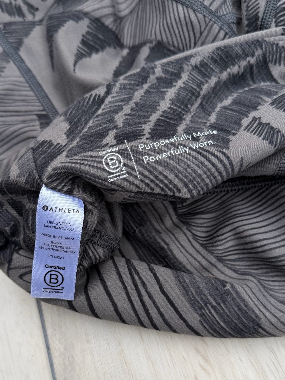 Athleta Salutation Stash II Printed 7/8 Tight XS Black Charcoal Tropical Palm - Picture 4 of 11